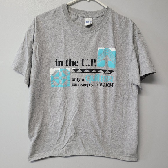 Gildan Other - Gildan Ultra Cotton Graphic T Shirt In the U.P. Quilter Keep You Warm Grey Large